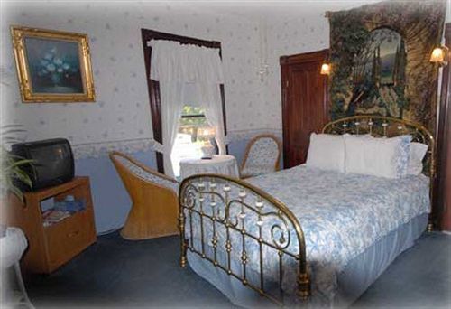 The Lion And The Rose Bed & Breakfast Whitefield Exterior photo