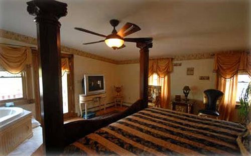The Lion And The Rose Bed & Breakfast Whitefield Exterior photo